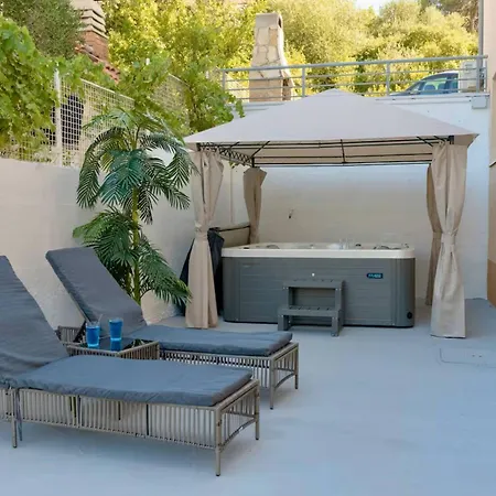 Luxury Two Bedrooms Jacuzzi