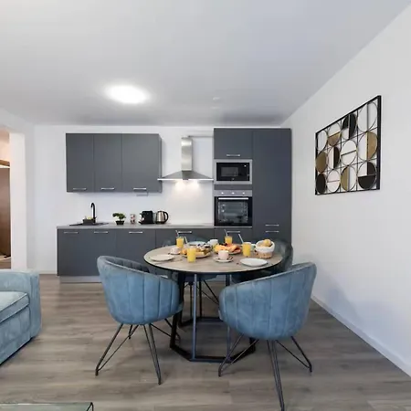 Luxury Two Bedrooms Jacuzzi Appartement *