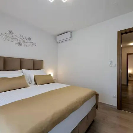 Luxury Two Bedrooms Jacuzzi Apartment Trogir