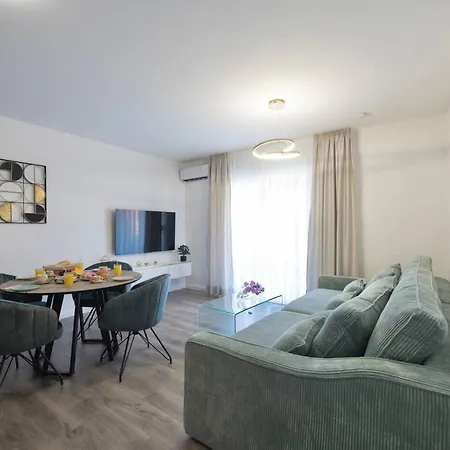 Luxury Two Bedrooms Jacuzzi Apartmán
